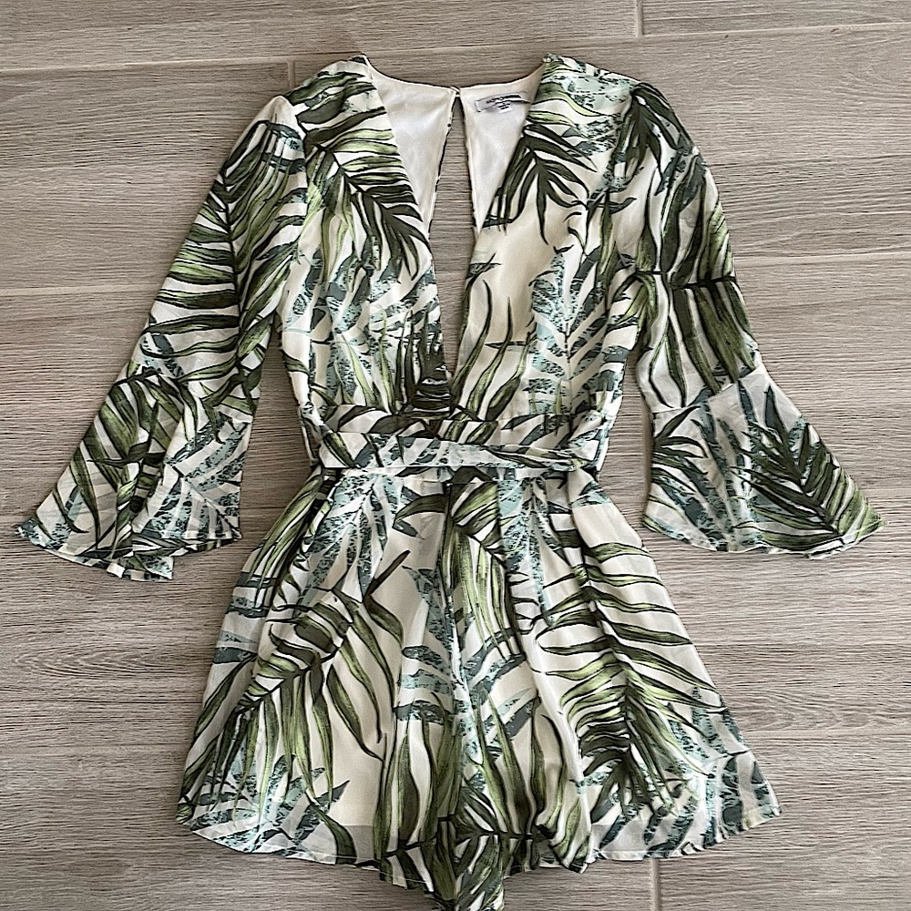 NWOT Tropical Print Bell Sleeve Romper